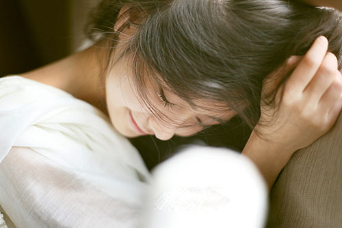 活力无限的90后美丽少女图片 当爱情降临的时候,你却已远离了我