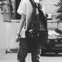 忧郁的男生微信个性头像_坚硬的城市里没有柔软的爱情