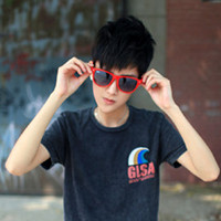 忧郁的男生微信个性头像_坚硬的城市里没有柔软的爱情