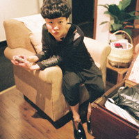 忧郁的男生微信个性头像_坚硬的城市里没有柔软的爱情