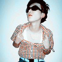 忧郁的男生微信个性头像_坚硬的城市里没有柔软的爱情