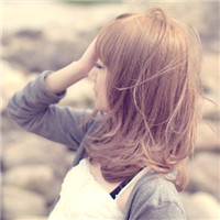 记忆是困牢我的枷锁_回忆情深的个性美女微信头像