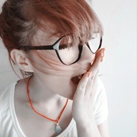 记忆是困牢我的枷锁_回忆情深的个性美女微信头像