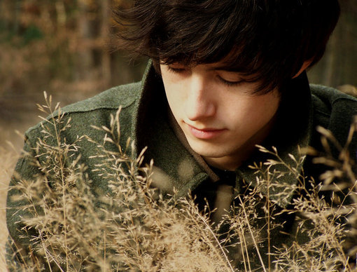 很帅气的英伦范儿男生图片 那些拾不起的快乐，我宁愿放弃之