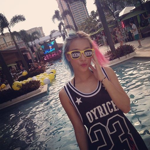 非主流欧美女生图片霸气 能藏住多少的秘密和藏住多少的思念呢?