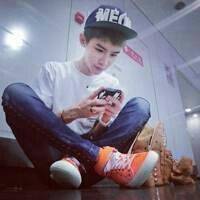 幸福小两口微信情侣头像一左一右 照着我的心就能画出你的样子