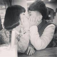 幸福小两口微信情侣头像一左一右 照着我的心就能画出你的样子