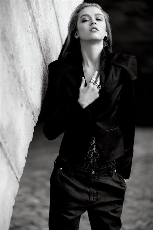 黑白范儿个性欧美时尚女生美图 我都只能偷偷地擦干眼中的热泪