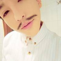 幸福小两口微信情侣头像一左一右 照着我的心就能画出你的样子