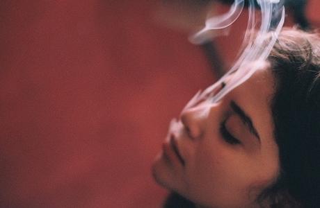 超拽的欧美风男女生图片 颓废的人都喜欢抽烟吗
