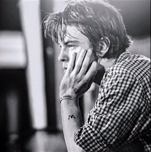 超拽的欧美范儿男生空间图集 我只想静静的离开这个伤心的城市