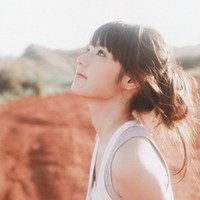 我感觉我的世界太过复杂_清纯魅力的美女微信头像