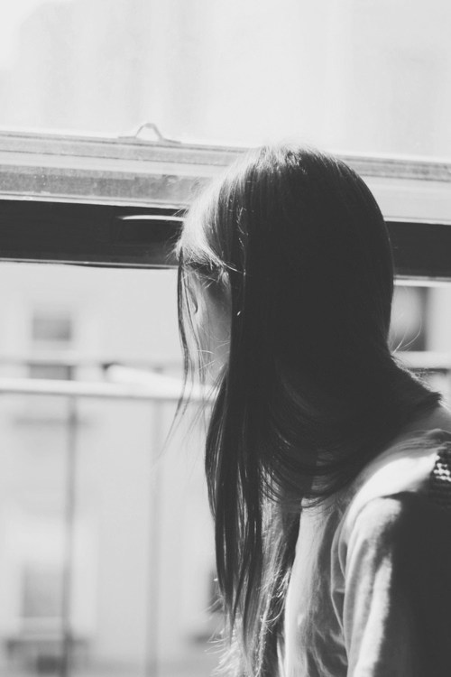 黑白色个性颓废欧美女生空间图片 最真切的,原来只是如梦的记忆