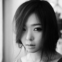 一个人仰望幸福_伤感深情的女生微信头像