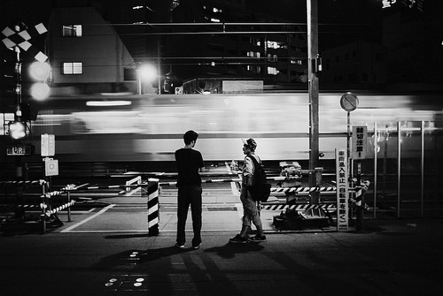 黑白个性男女欧美空间图片 凋谢是真实的,盛开只是一种过去