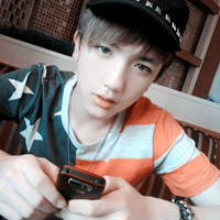 最新帅气阿宝色男生微信头像 心给了你却把它撕裂