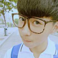 最新帅气阿宝色男生微信头像 心给了你却把它撕裂