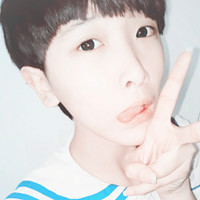 最新帅气阿宝色男生微信头像 心给了你却把它撕裂