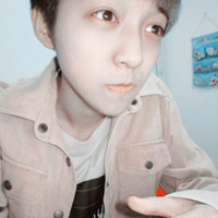 最新帅气阿宝色男生微信头像 心给了你却把它撕裂