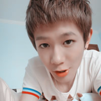 最新帅气阿宝色男生微信头像 心给了你却把它撕裂