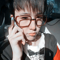 最新帅气阿宝色男生微信头像 心给了你却把它撕裂