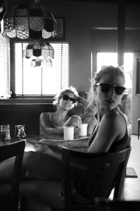 黑白个性男女欧美空间图片 凋谢是真实的,盛开只是一种过去