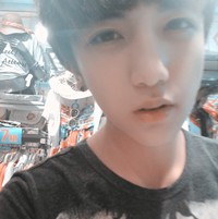 最新帅气阿宝色男生微信头像 心给了你却把它撕裂