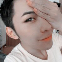 最新帅气阿宝色男生微信头像 心给了你却把它撕裂