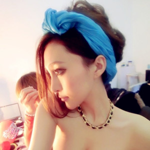 网络人气美女微信头像_眼眸里印不出你的温柔