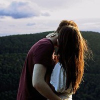 2017华丽的情侣微信头像 期待应不应该幻想你还在