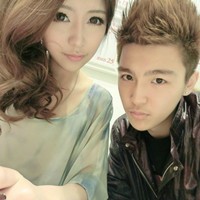 2017华丽的情侣微信头像 期待应不应该幻想你还在