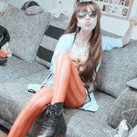 多么可笑的爱_非主流时尚漂亮的美女微信头像