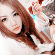 近距离可爱美女微信头像_演着戏独自擒掉一个人的悲伤