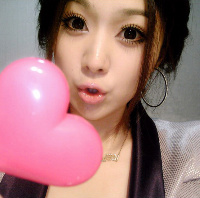 近距离可爱美女微信头像_演着戏独自擒掉一个人的悲伤