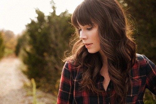 飘逸的思念欧美女生图片 我说你看他们都信了你怎么不信、不生气?