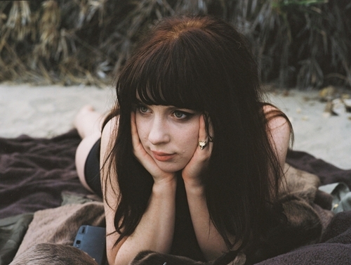 飘逸的思念欧美女生图片 我说你看他们都信了你怎么不信、不生气?