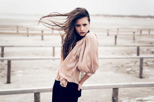 飘逸的思念欧美女生图片 我说你看他们都信了你怎么不信、不生气?