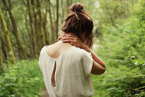 飘逸的思念欧美女生图片 我说你看他们都信了你怎么不信、不生气?