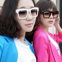 2017唯美可爱的微信姐妹头像 逃避这疲倦的爱情