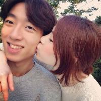 调皮可爱的小情侣微信头像 爱情要么各回各家要么你妈变我妈