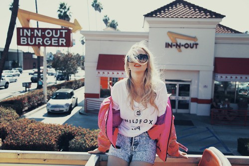 时尚欧美范女生空间个性图片 我们心的步履并没有停止