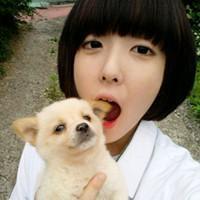 最流行的短发妹微信女生头像 除了你的拥抱我什么都能放过