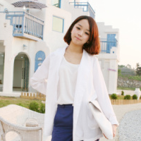 最流行的短发妹微信女生头像 除了你的拥抱我什么都能放过