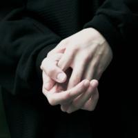 干净小清新的男生微信头像 我一个人走走停停冷暖自自给自足