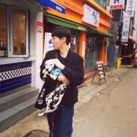 干净小清新的男生微信头像 我一个人走走停停冷暖自自给自足