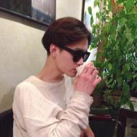 干净小清新的男生微信头像 我一个人走走停停冷暖自自给自足