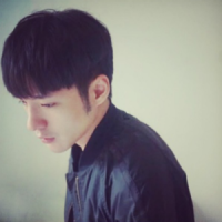 干净小清新的男生微信头像 我一个人走走停停冷暖自自给自足