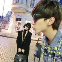 干净小清新的男生微信头像 我一个人走走停停冷暖自自给自足