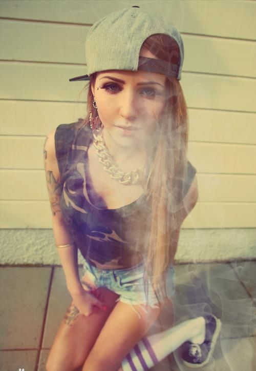 高傲的非主流欧美女生大图 放开了她的手,陪她寻找幸福