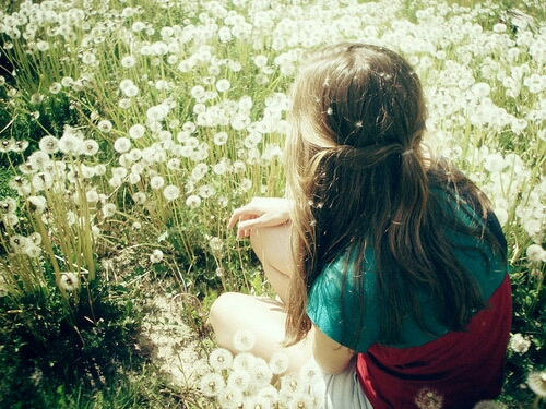 唯美意境优雅女生美图 爱不了想爱之人,生命就此走入崎岖和泥泞